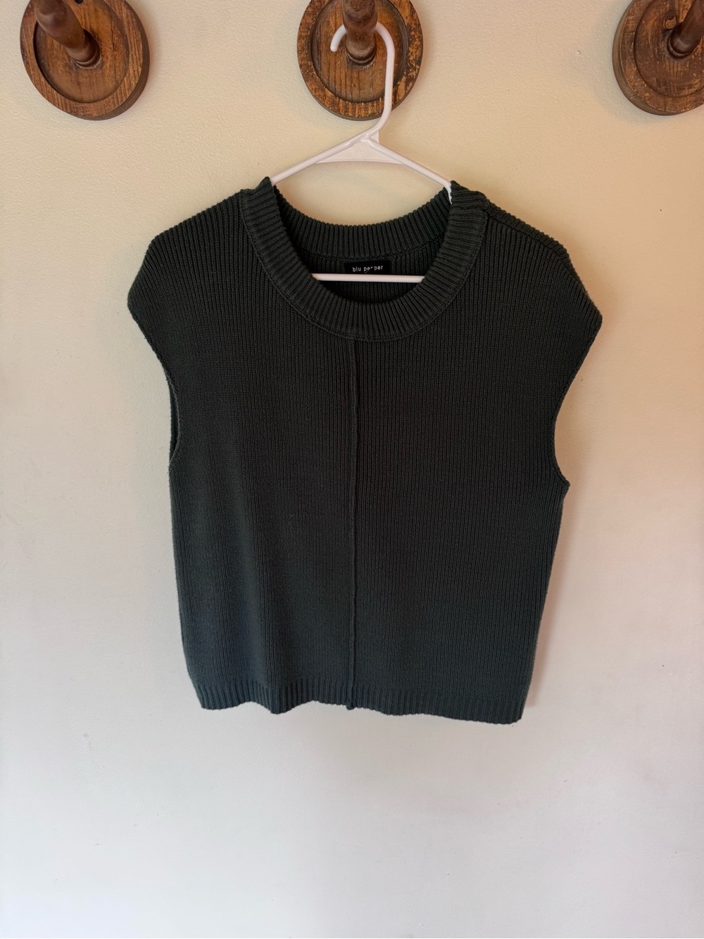 Blu pepper dark green Sleeveless Ribbed Knit Top size medium